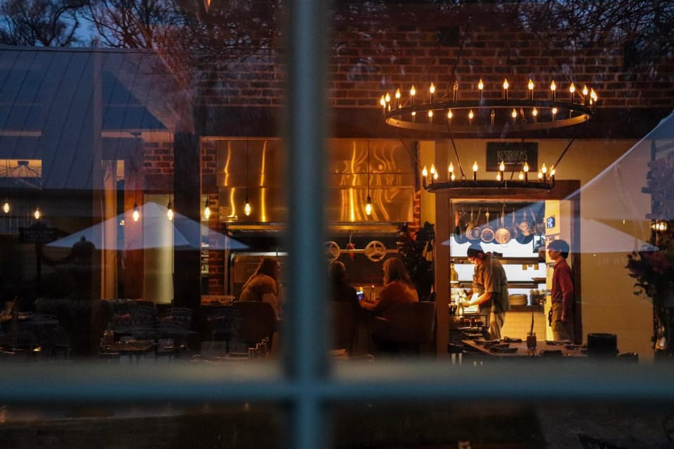 Restaurant/places to eat, Lounge or bar