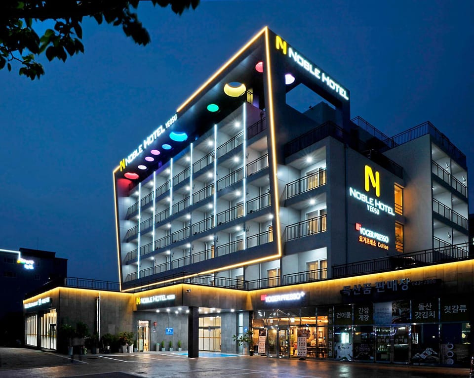Facade/entrance, Night