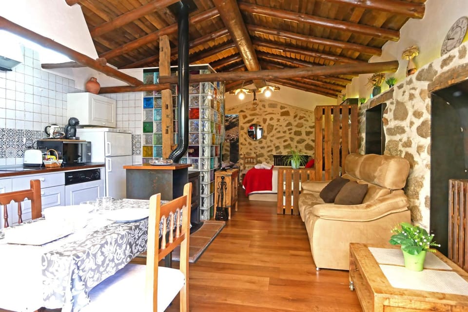 Kitchen or kitchenette, Living room, kitchen