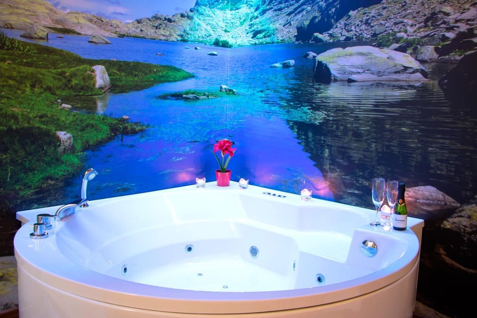 Hot Tub, Bath