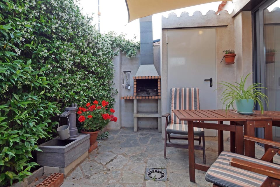 Patio, BBQ facilities