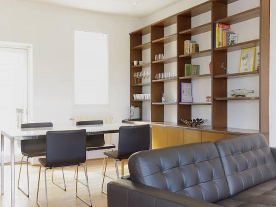 Library, Living room, Seating area