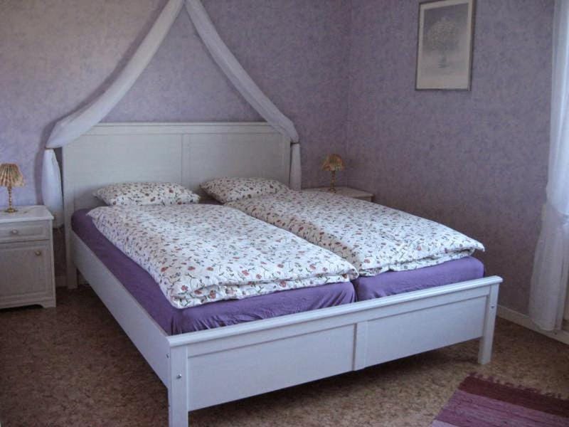 Bed, Photo of the whole room, Decorative detail, Decorative detail, Bedroom