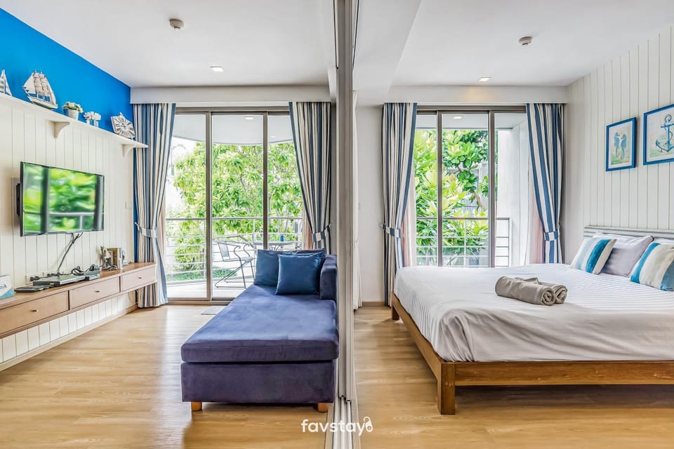 Bed, Living room, Bedroom