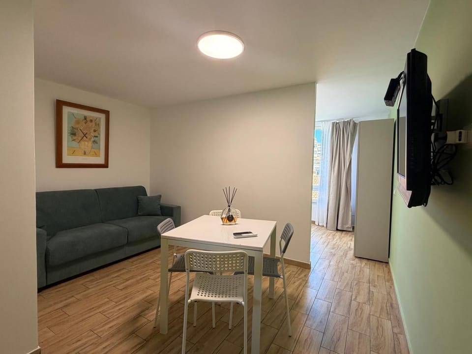 TV and multimedia, Kitchen or kitchenette, Living room, Dining area, Evening entertainment