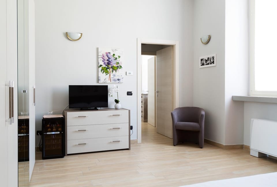 Other, Photo of the whole room, Bedroom