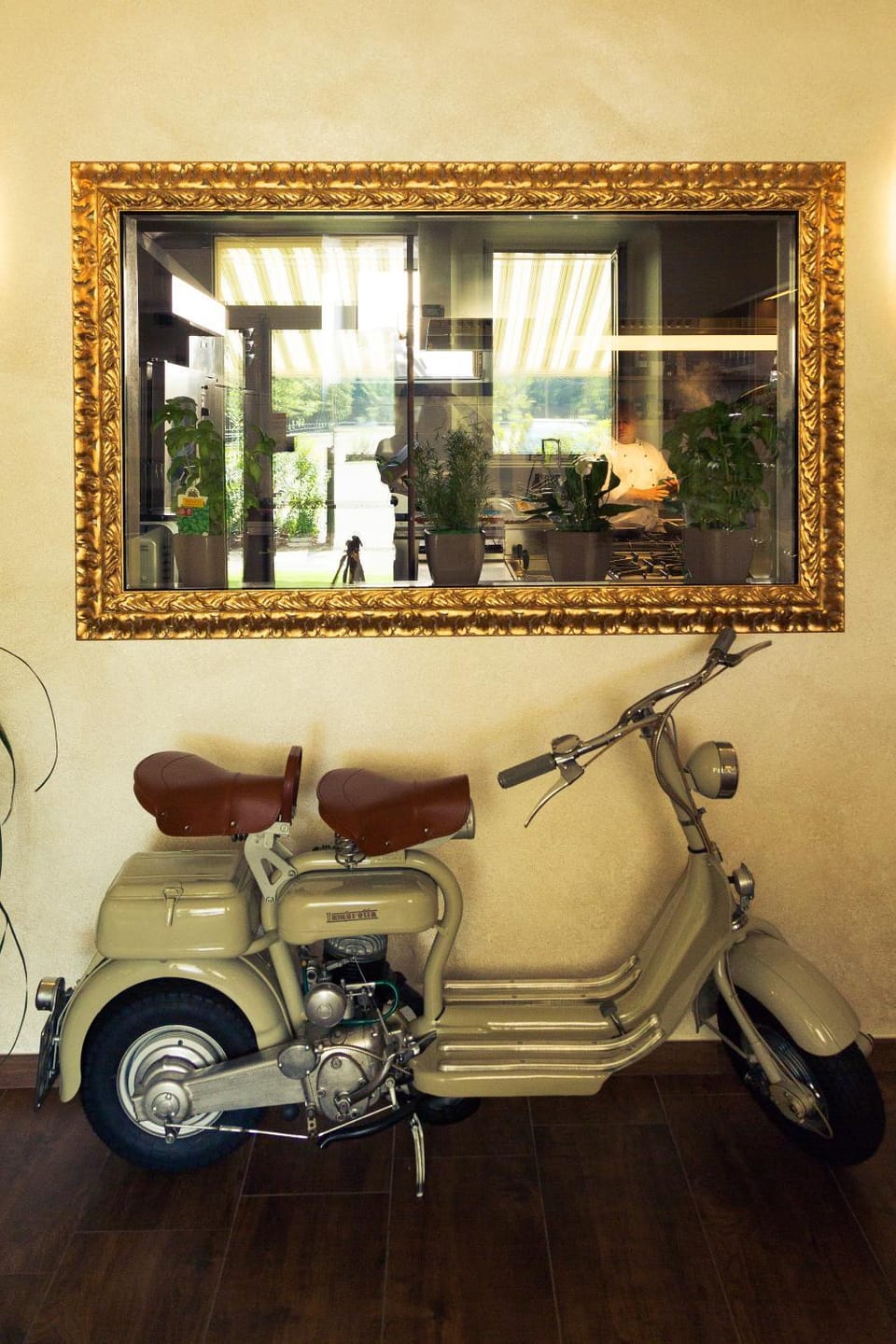 Restaurant/places to eat, Decorative detail, On site