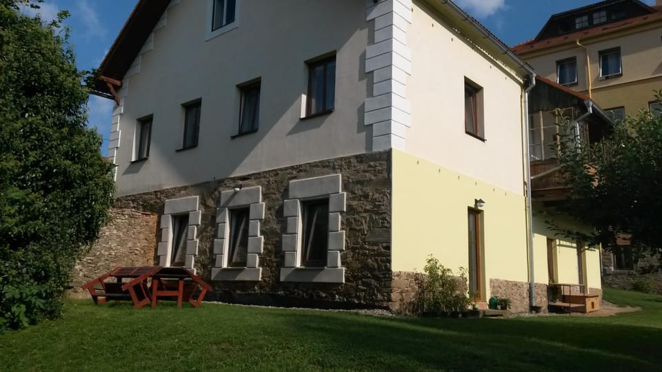 Property building, Facade/entrance, Garden