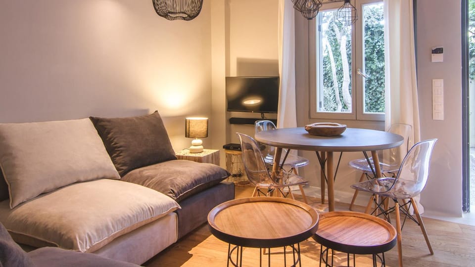 Living room, Dining area