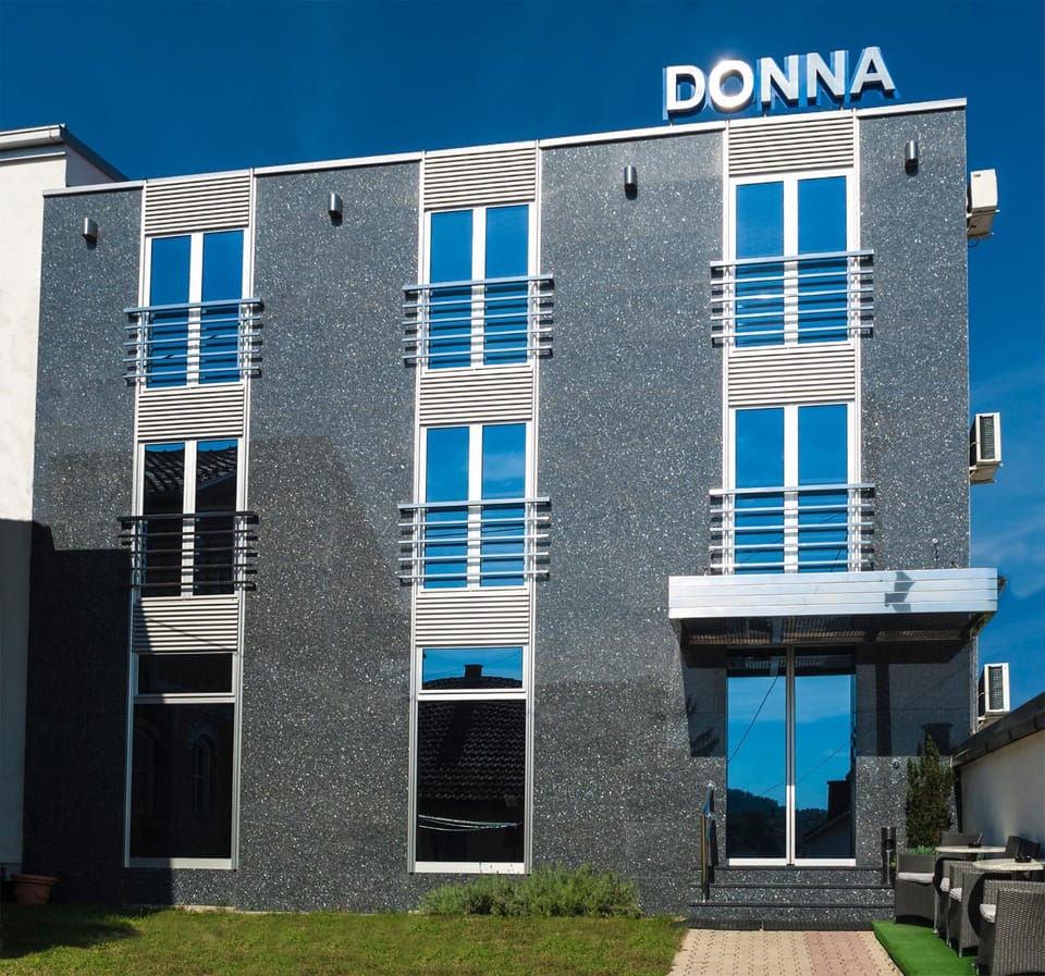 Property building, Facade/entrance