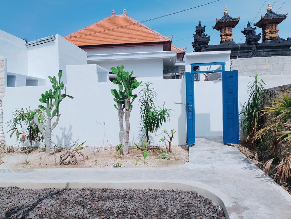 Dragonfly Inn in Nusapenida