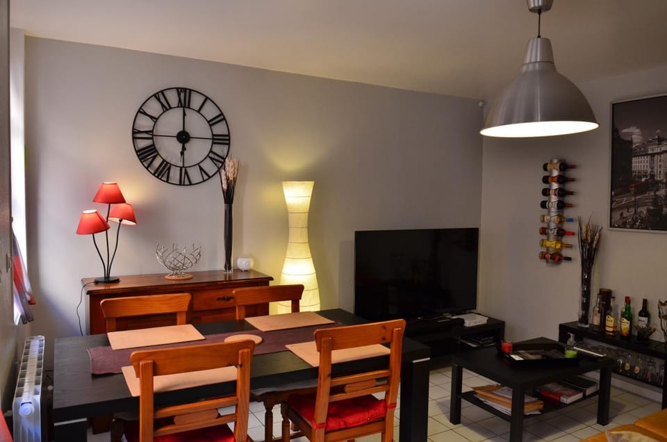 TV and multimedia, Living room, Dining area