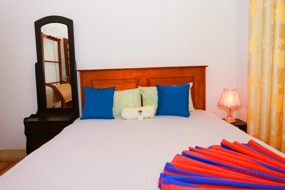 Bed, Photo of the whole room