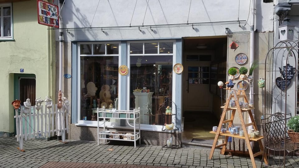 Off site, Text overlay