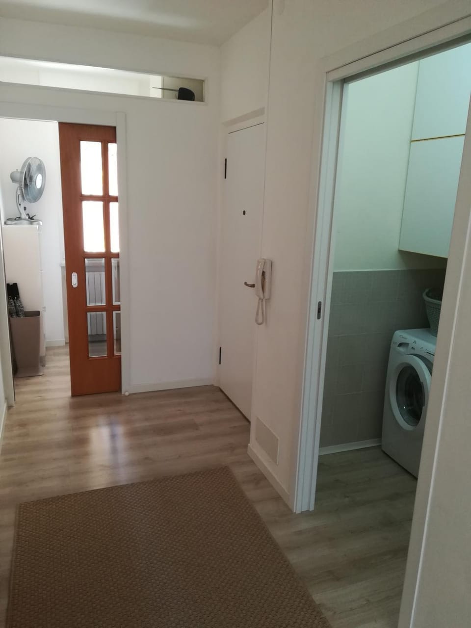 Lobby or reception, Other, Decorative detail, washing machine