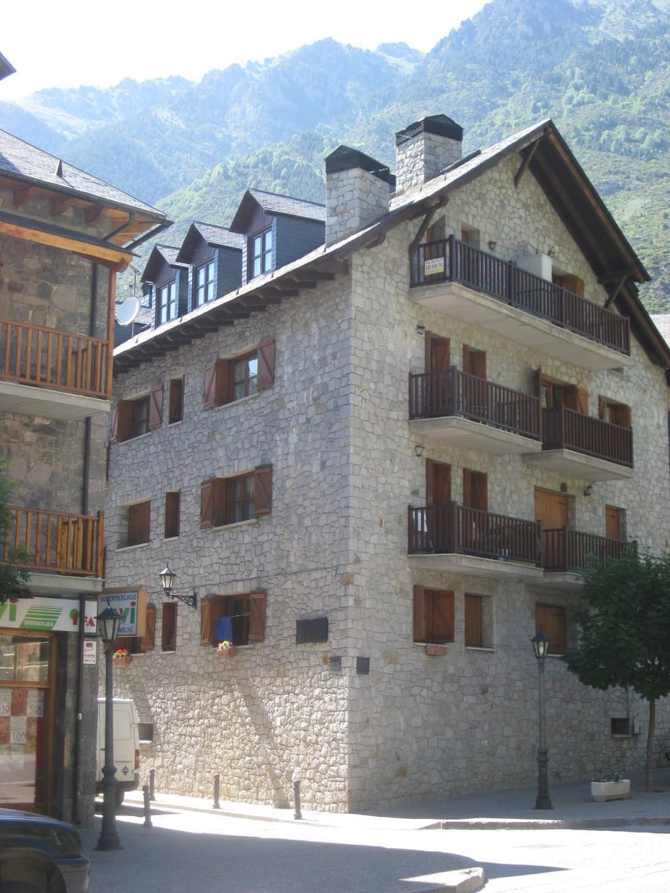 Property building, Facade/entrance
