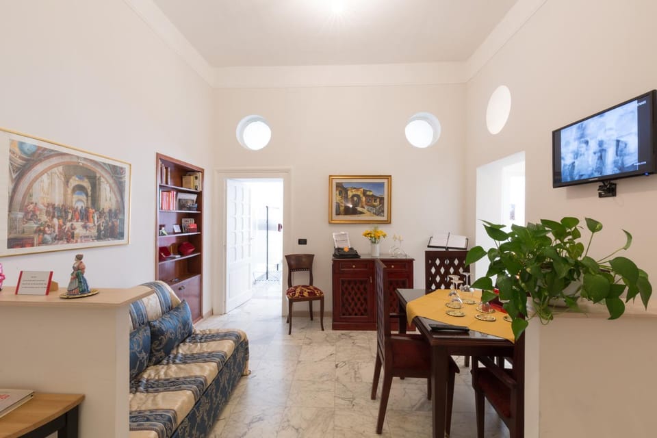 Communal lounge/ TV room