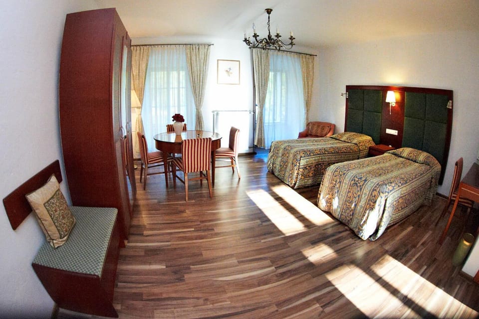 Zamek w Dzięgielowie Farm Stay in Poland