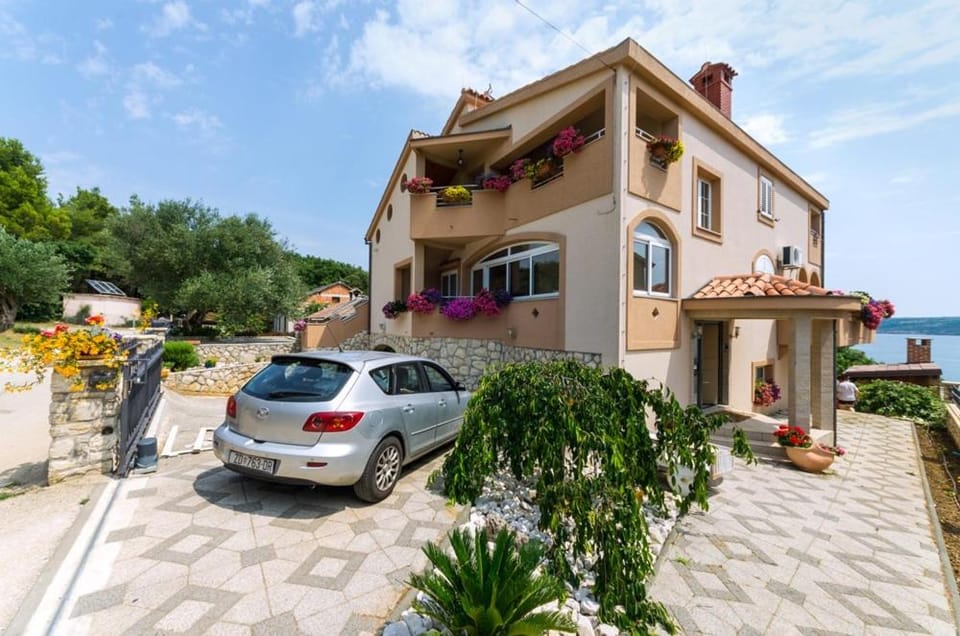 Facade/entrance, Day, Bird's eye view