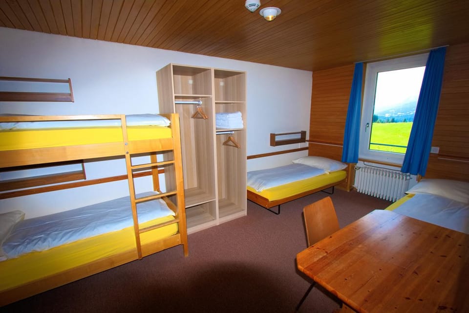 Mountain view, bunk bed