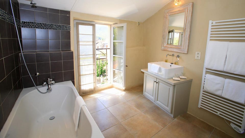 Bathroom, Bath