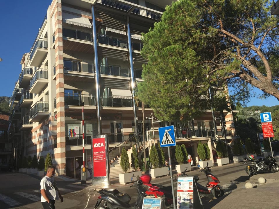 Facade/entrance