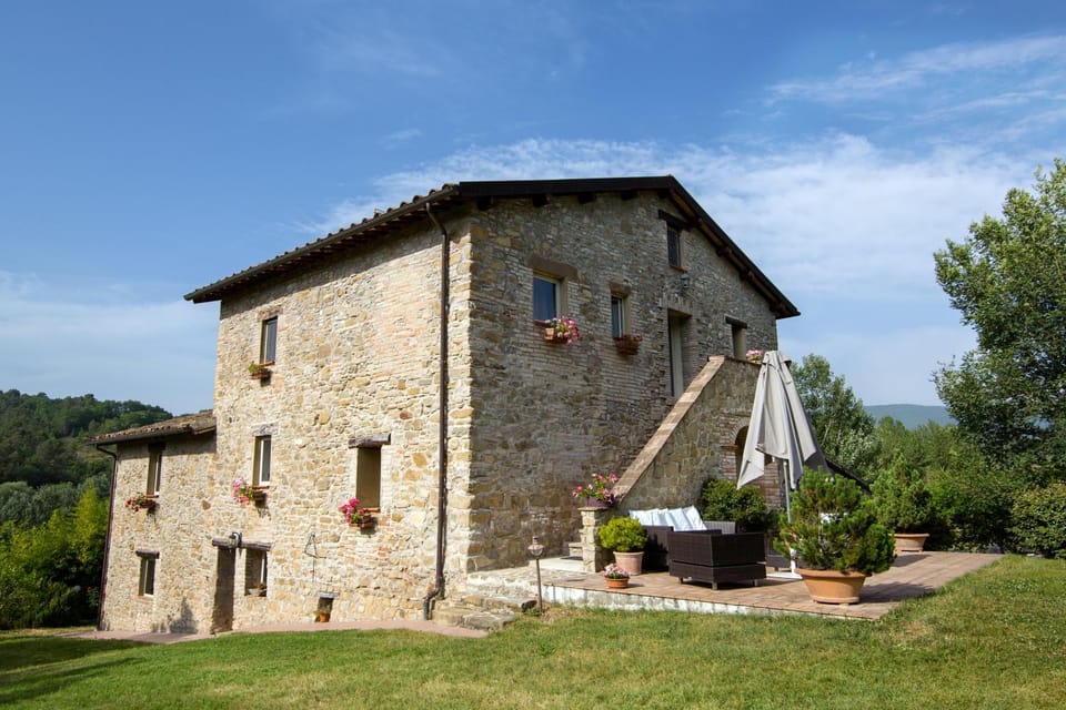 CASALE SANTA CATERINA Jacuzzi and Pool Villa in Umbria