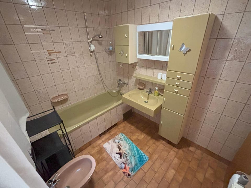 Toilet, Bath