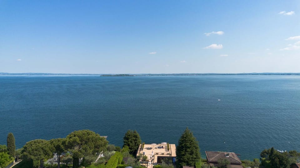 Bird's eye view, Lake view