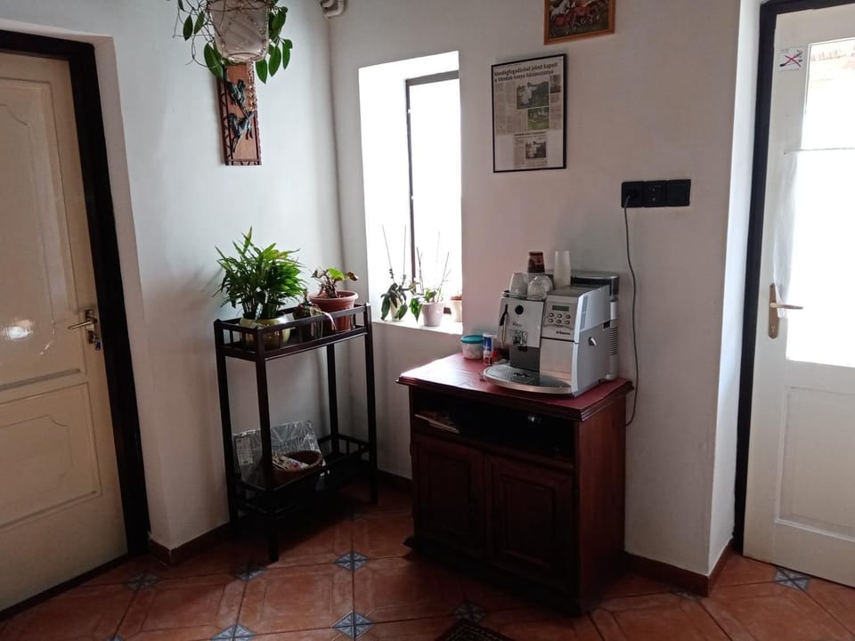 Coffee/tea facilities, Kitchen or kitchenette, Communal kitchen