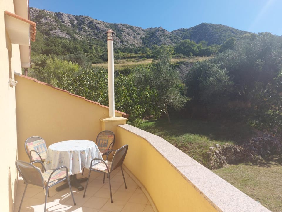 Balcony/Terrace, Mountain view