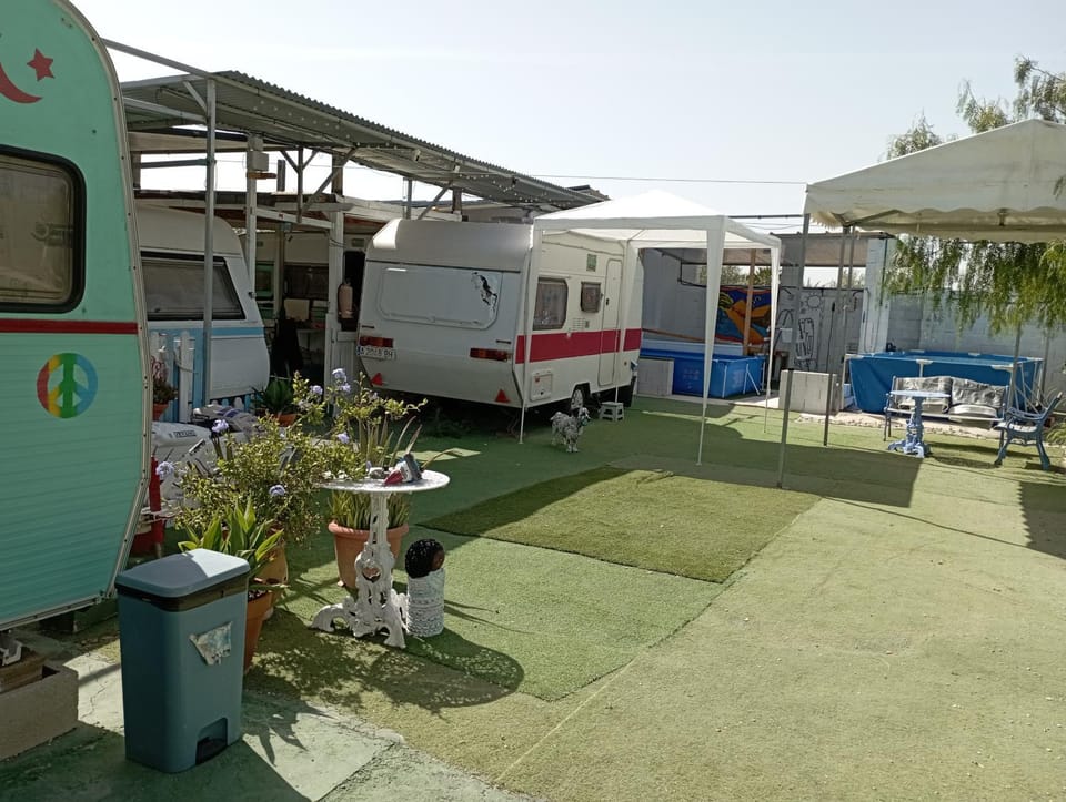Caravanas y habitaciones para relajarse Country House in Costa Blanca