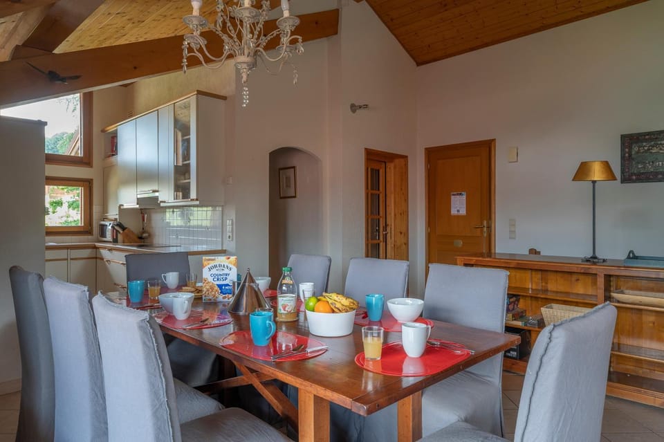 Dining area, kitchen