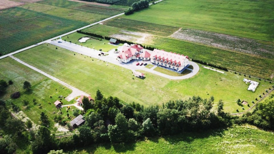 Property building, Bird's eye view, BBQ facilities, Fishing, Garden, View (from property/room), Other, Decorative detail, Floor plan, Hiking, Cycling, On site, Area and facilities, Sports