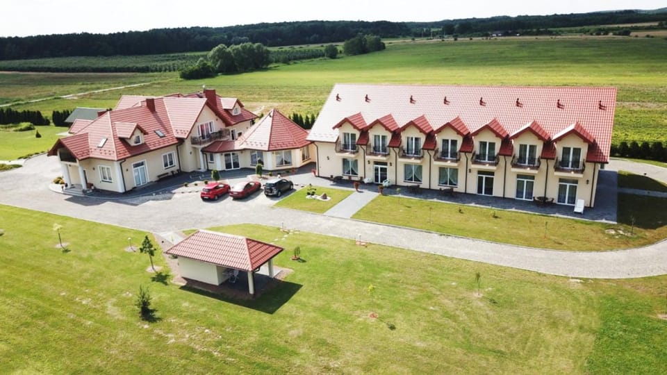 Property building, Nearby landmark, Facade/entrance, Neighbourhood, Natural landscape, Activities, Fishing, Garden, View (from property/room), Other, Decorative detail, Floor plan, Hiking, Cycling, On site, Area and facilities