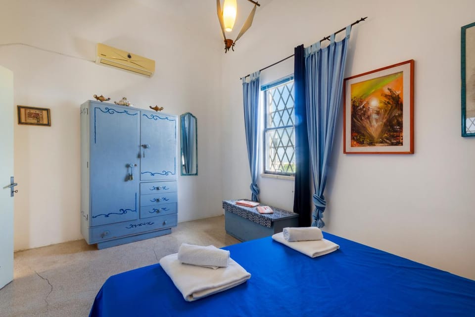 Bed, Photo of the whole room, Bedroom, towels, wardrobe, air conditioner