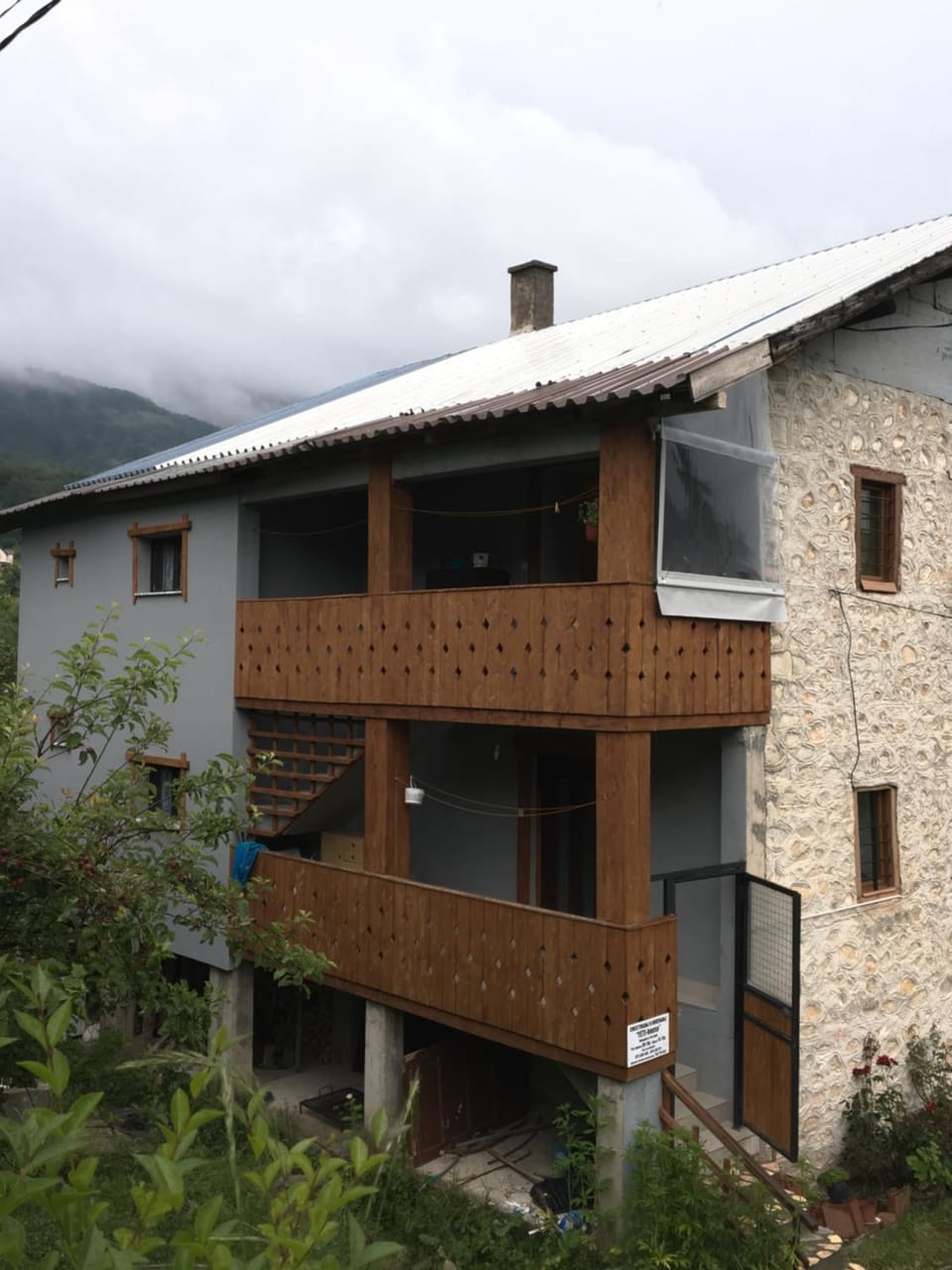 Yeti (snowman) Guest House Apartment in North Macedonia