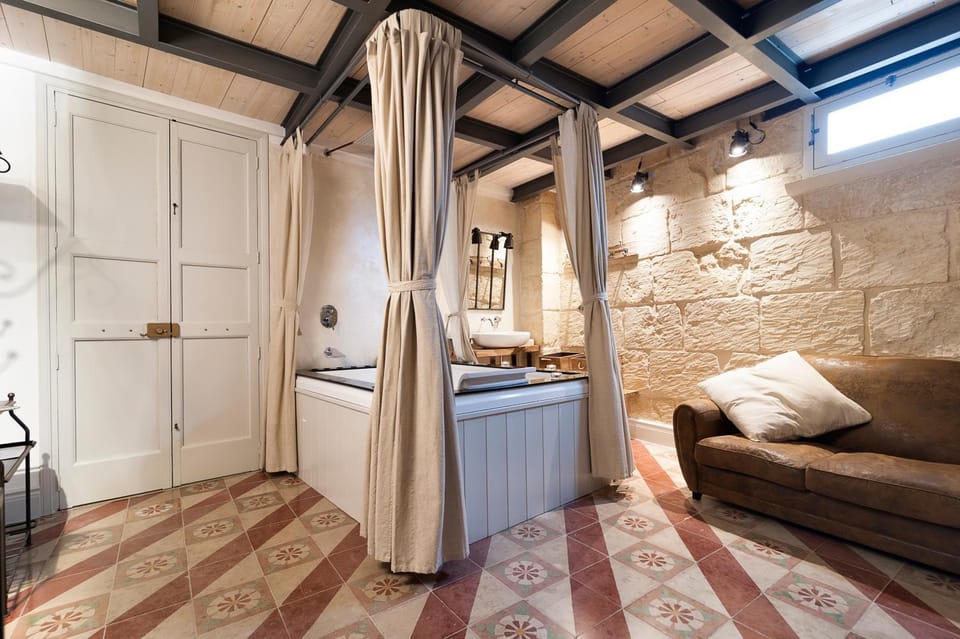 Hot Tub, Hot Tub, Spa and wellness centre/facilities