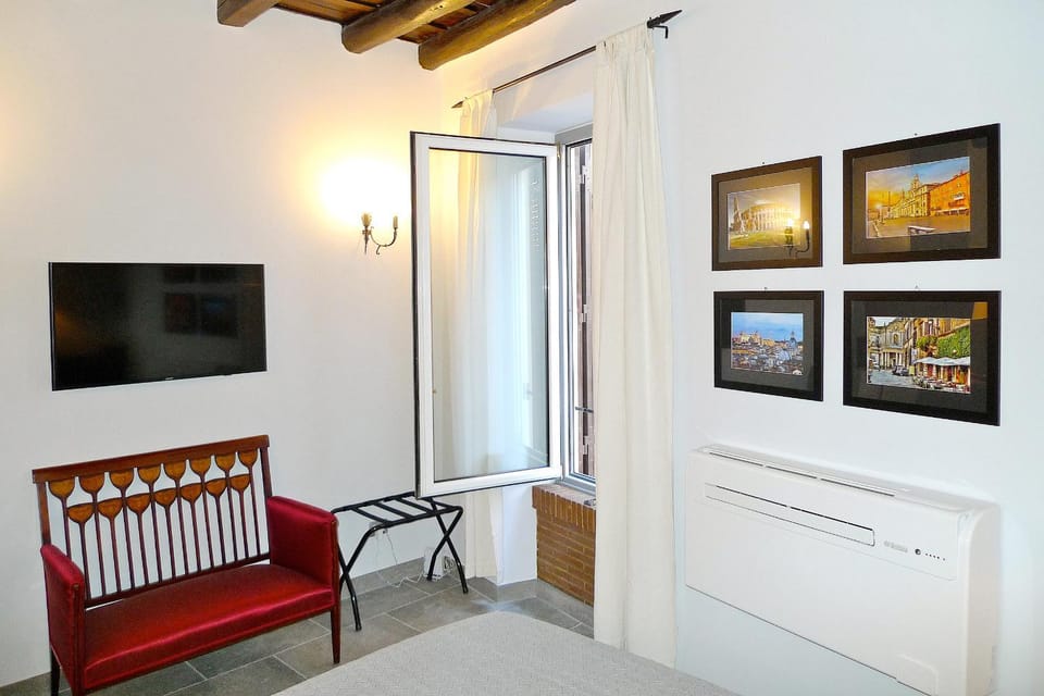 Restaurant/places to eat, Place of worship, On-site shops, TV and multimedia, Photo of the whole room, Decorative detail, Bedroom, City view, City view, Landmark view, Landmark view, Street view, Street view