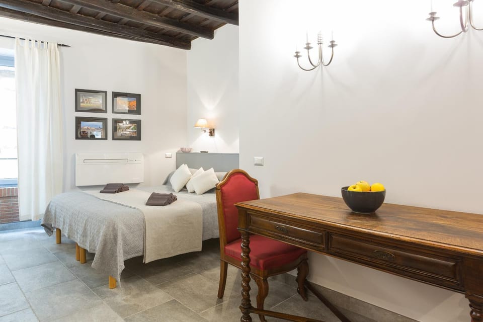 Restaurant/places to eat, Bed, Place of worship, On-site shops, Living room, Photo of the whole room, Decorative detail, Seating area, Dining area, Bedroom, City view, City view, Landmark view, Landmark view, Street view, Street view