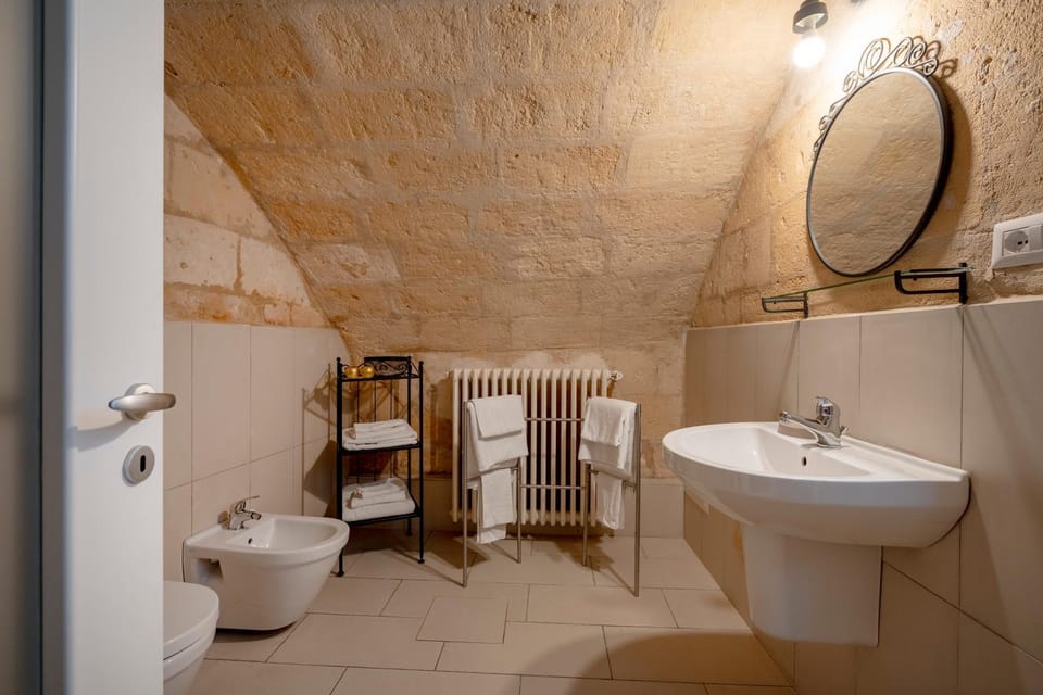 Toilet, Bathroom, bidet, towels