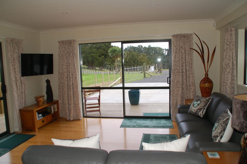 TV and multimedia, View (from property/room), Seating area