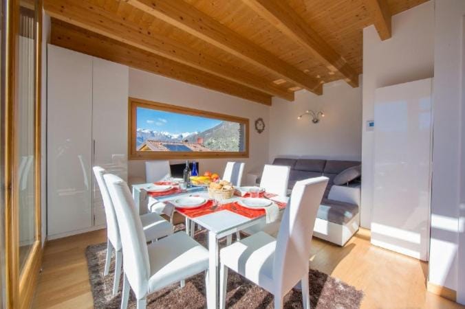 Dining area, Lake view, Mountain view