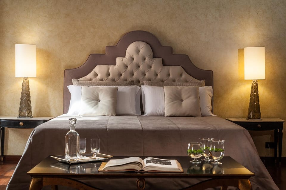 Library, Decorative detail, Bedroom, City view