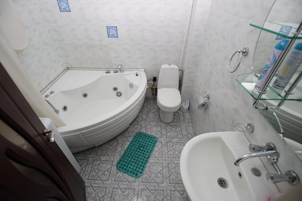 Shower, Toilet, Bath