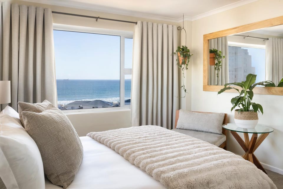 Bed, Natural landscape, Photo of the whole room, Bedroom, Sea view