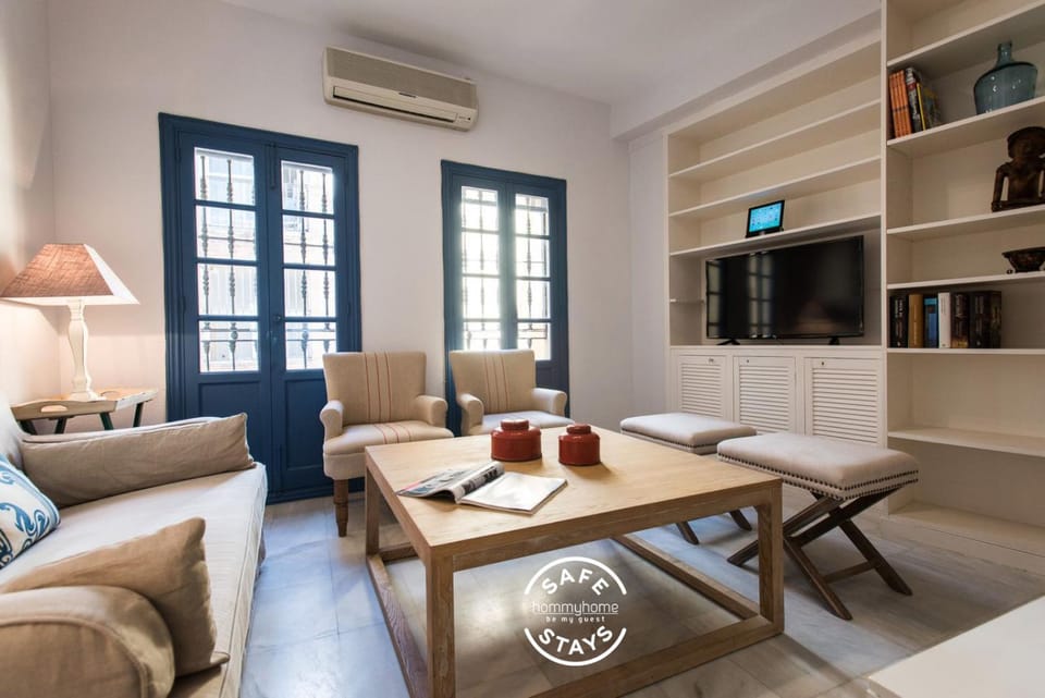 Communal lounge/ TV room, Living room