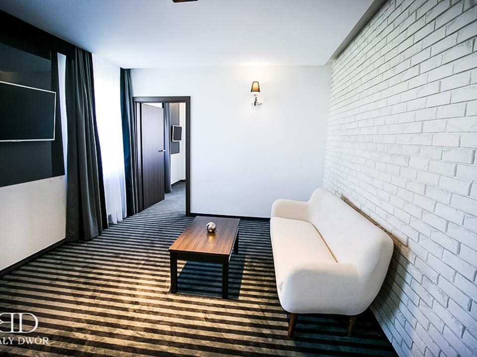 TV and multimedia, Living room, Photo of the whole room, Decorative detail, Seating area, On site