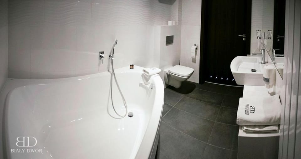 Toilet, Bathroom, On site, Area and facilities