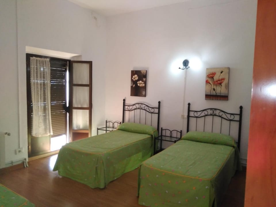 Pension Carretero Bed and Breakfast in Cáceres‎